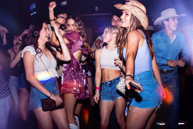 Create unforgettable memories with friends at Vibes at Stampede Houston! #NightlifeHouston #PartyWithFriends #DanceTillYouDrop